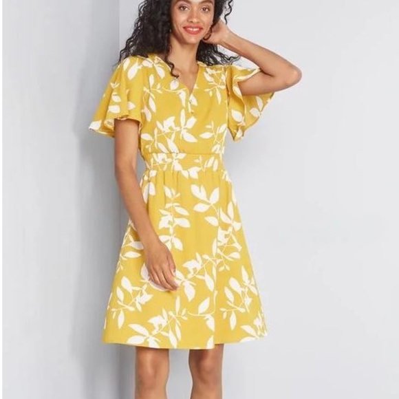 Modcloth Dresses & Skirts - Modcloth NWT Feminine Presence Floral Dress